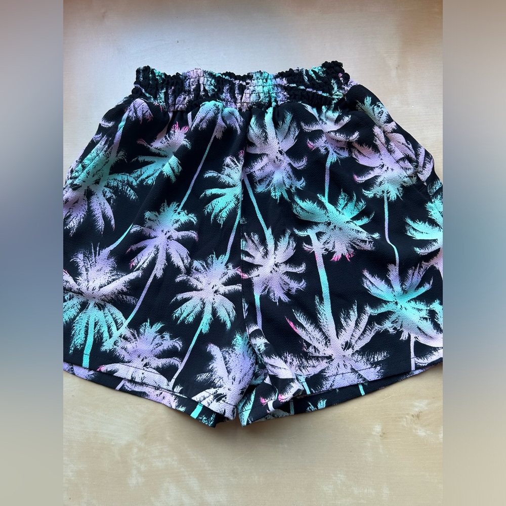 Flowy beachy H & M shorts size (8)